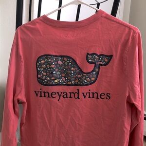 Vineyard Vines Men’s Fall Whale icons Longsleeve, Medium, Lobster Reef Color